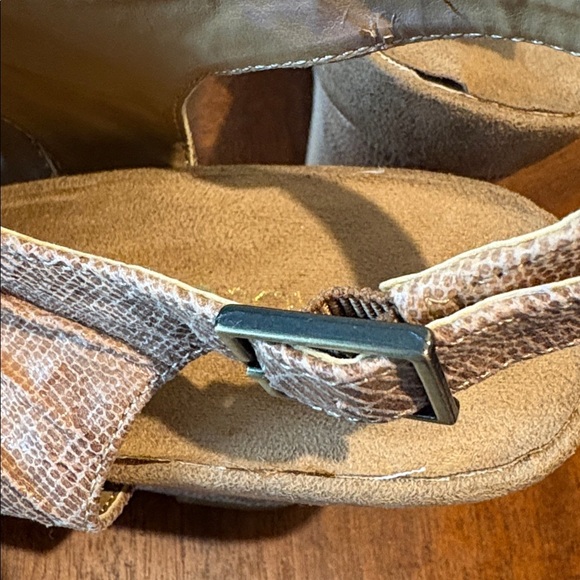 Aerosoles  open toe sling back shoe/wedge heel  tan sparkly leather/suede size 9 - Picture 11 of 14